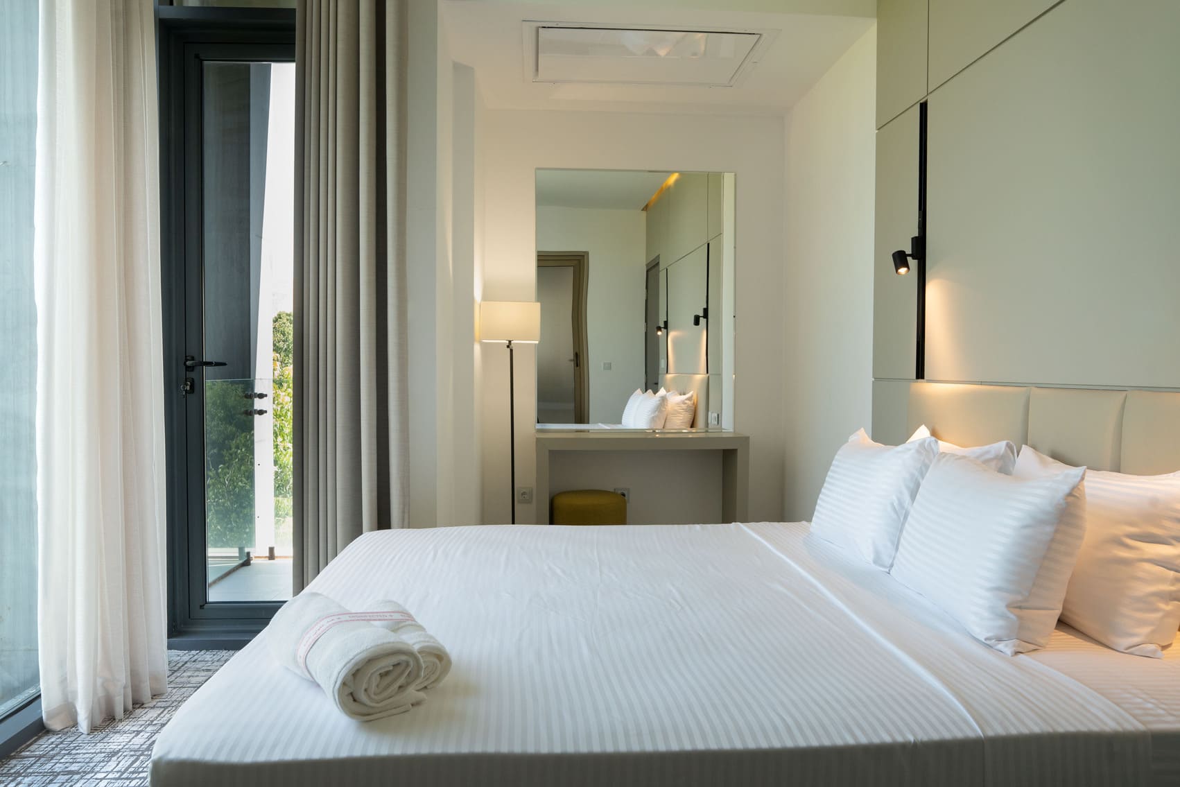 {room.name}