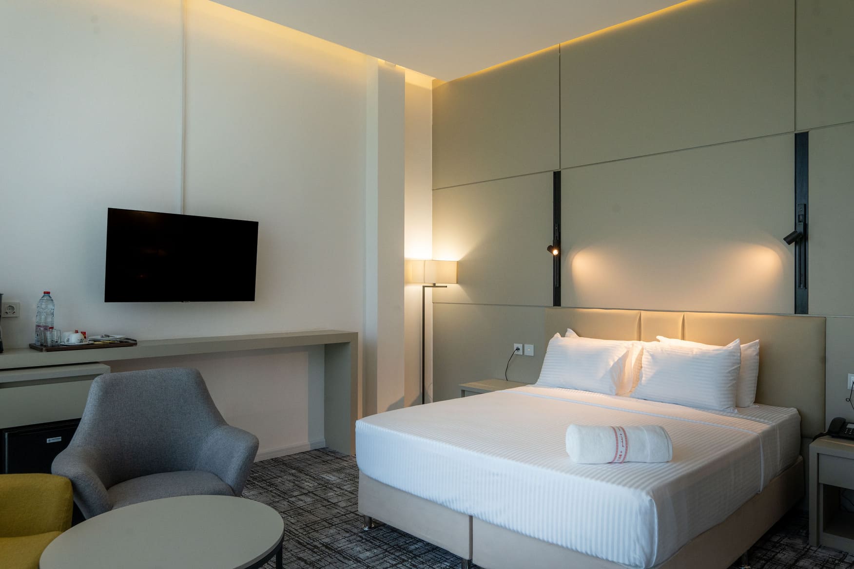 {room.name}